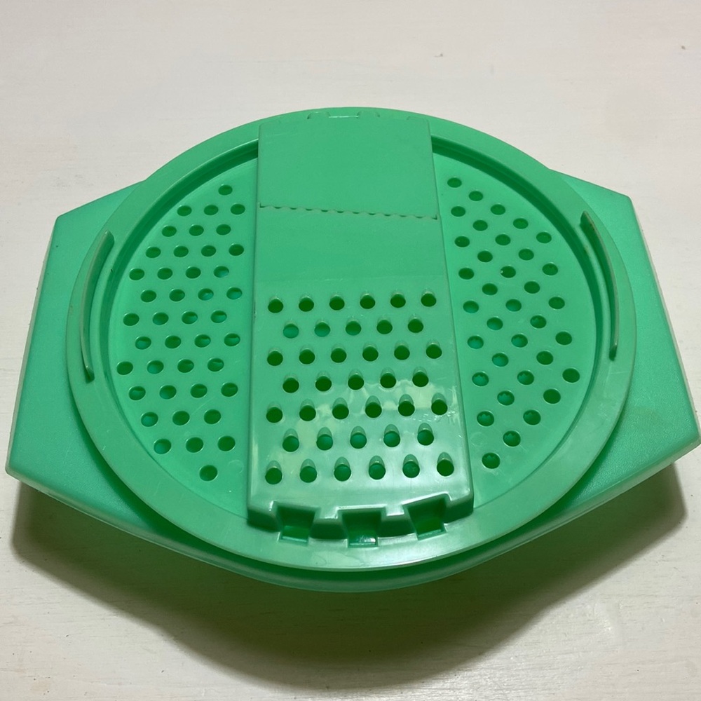 🎉FINAL PRICE🎉 Vintage Tupperware Jadeite Green Large Bowl Cheese Grater